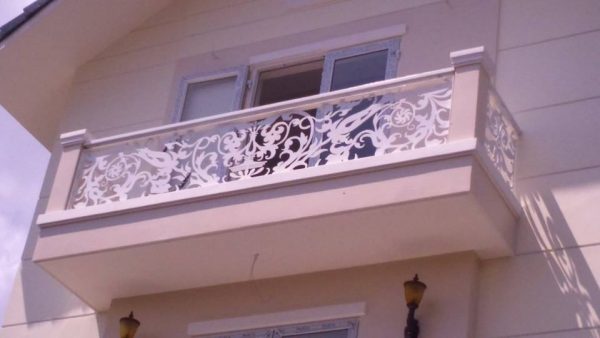 Ban công-03 lan can cnc 03 600x338 - Ban công-03